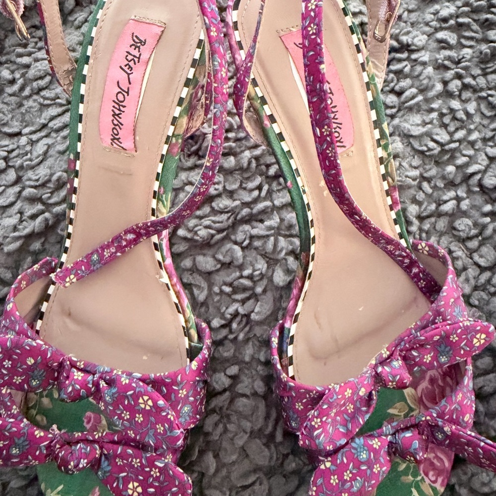 Betsy Johnson Sweetie Open Toe Sandals Heels Women's Size 5.5 Floral Design - Picture 2 of 4